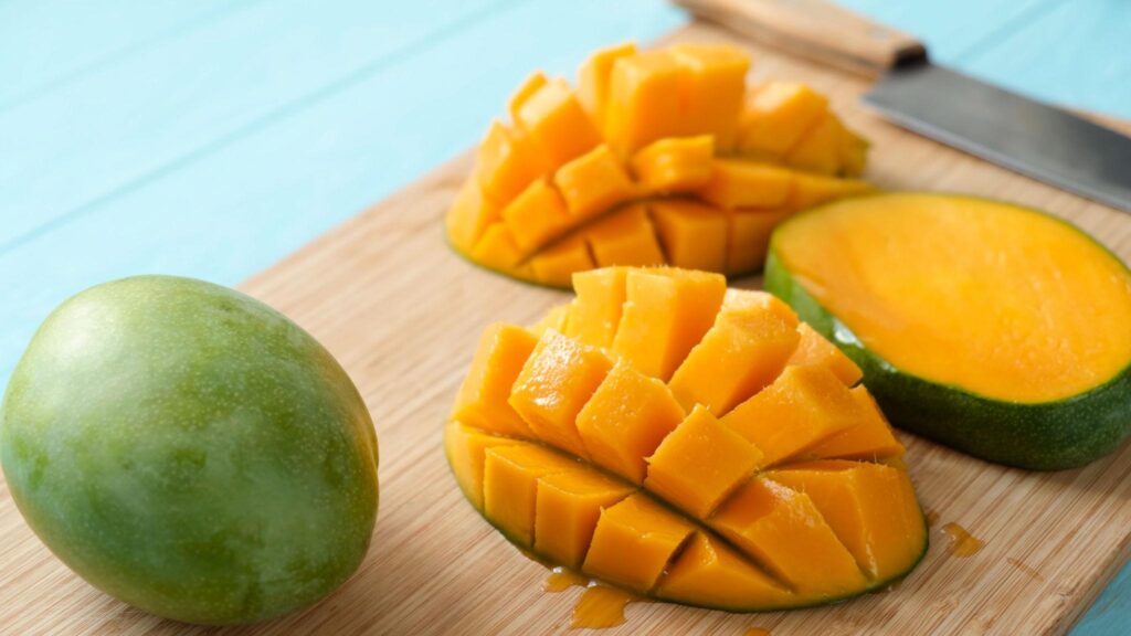 can birds eat mango
